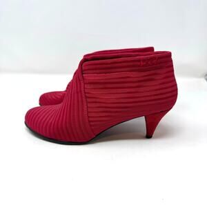 United Nude Fold Sense Red Booties Boots 38 7.5 Kitten Heel Whimsical Fairy